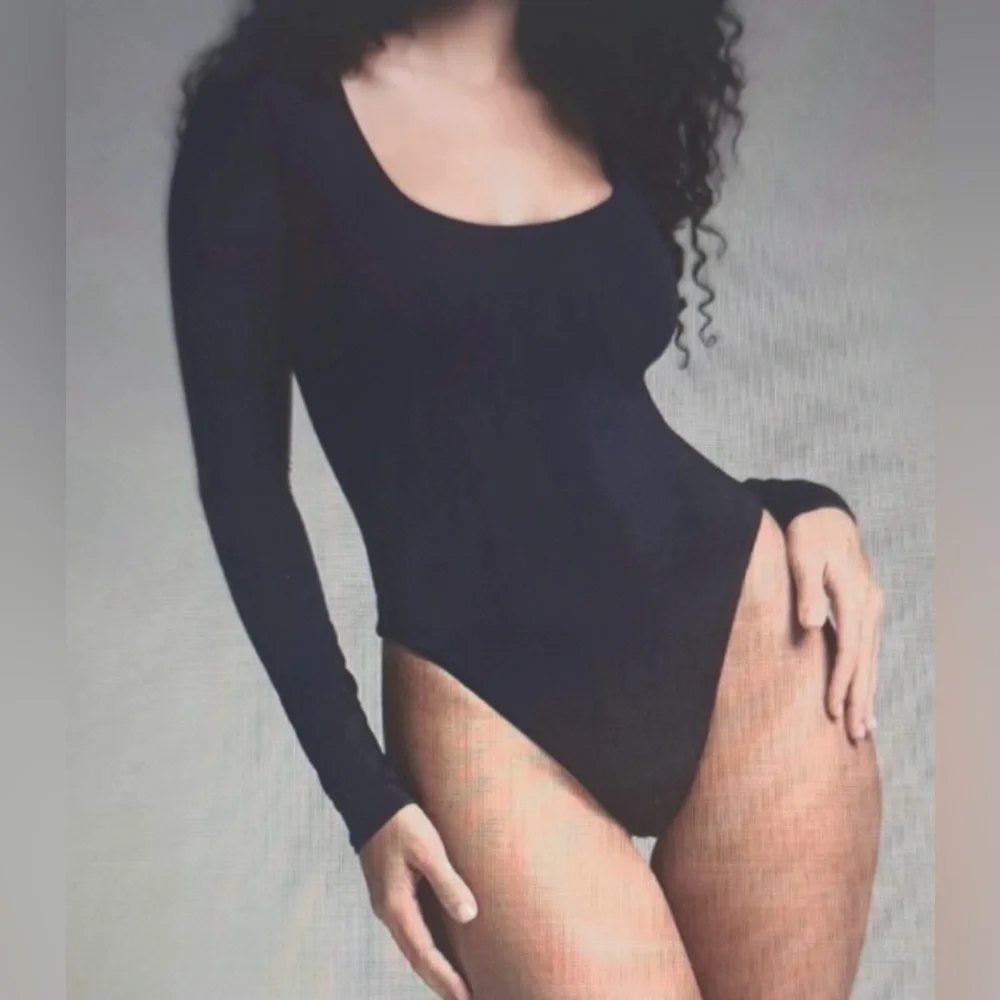 SKIMS Black Long Sleeve Scoop Neck Bodysuit Medium NWOB